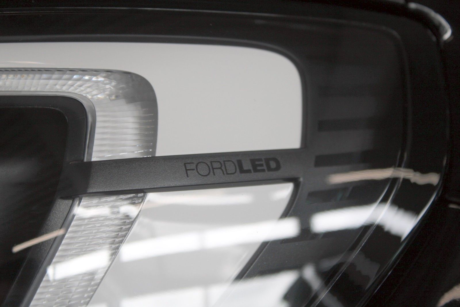 Fahrzeugabbildung Ford Explorer BEV Extended Range  RWD Premium mit AHK