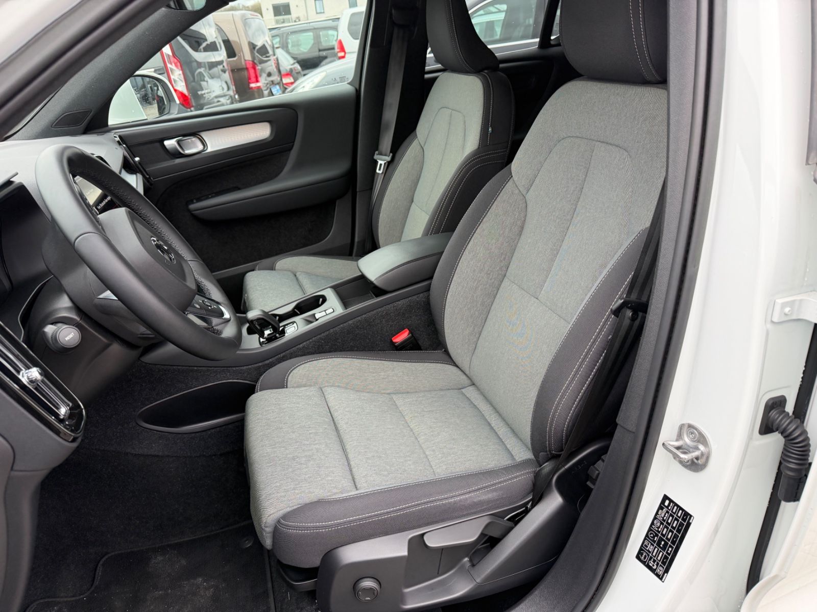 Volvo XC40 Core Recharge Plug-In Hybrid Standheizung foto 14