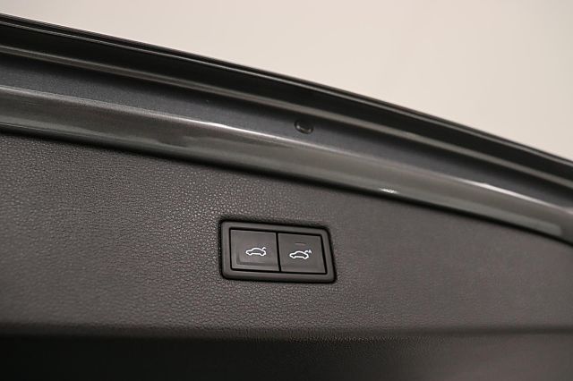 Tiguan Highline 2.0 TDI DSG 4M AHK LED NAVI KAME