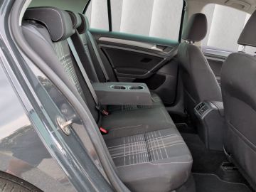 Volkswagen Golf - 8
