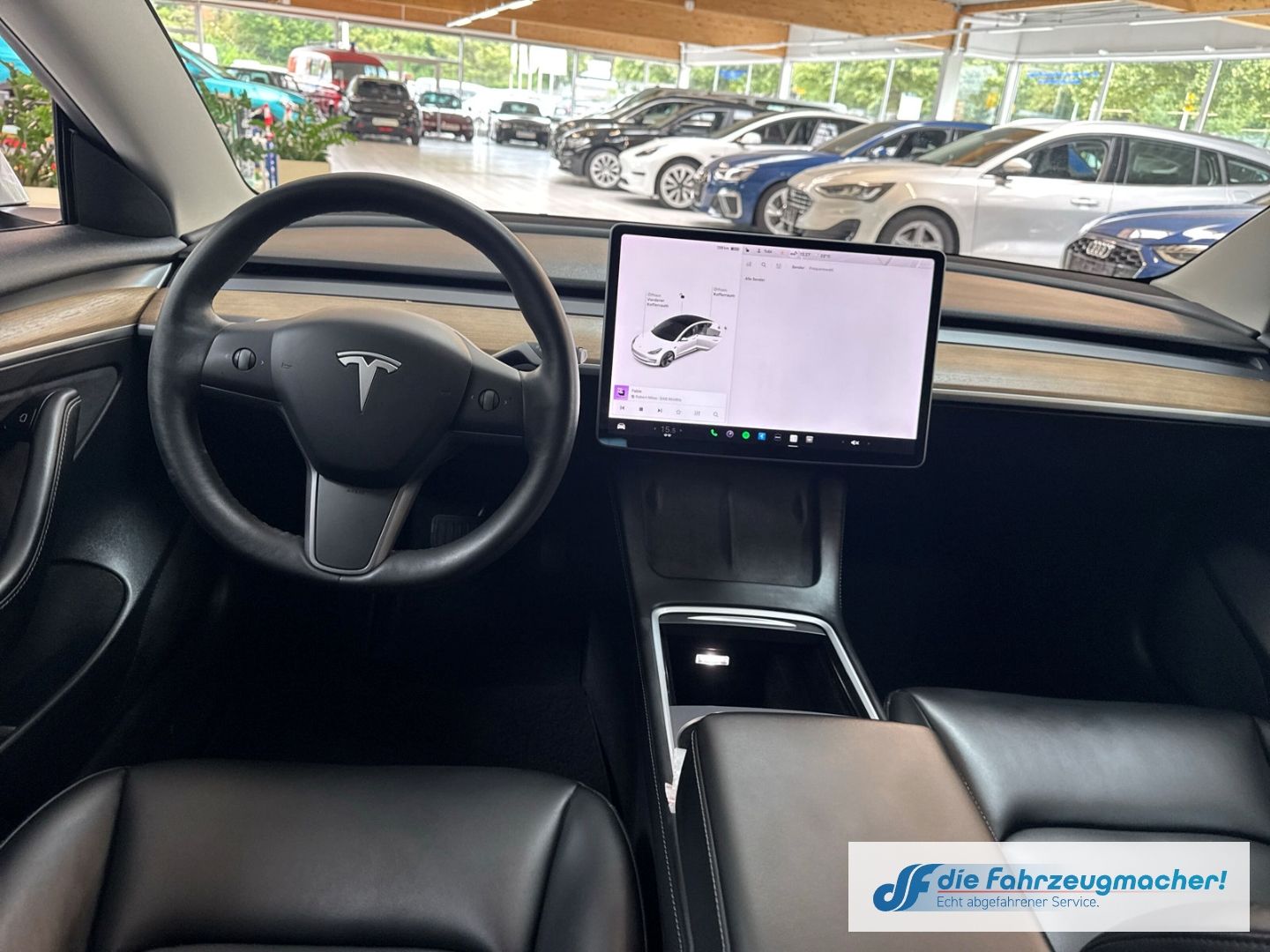 Fahrzeugabbildung Tesla Model 3 Basis RWD Soundsystem ACC El. Heckklappe