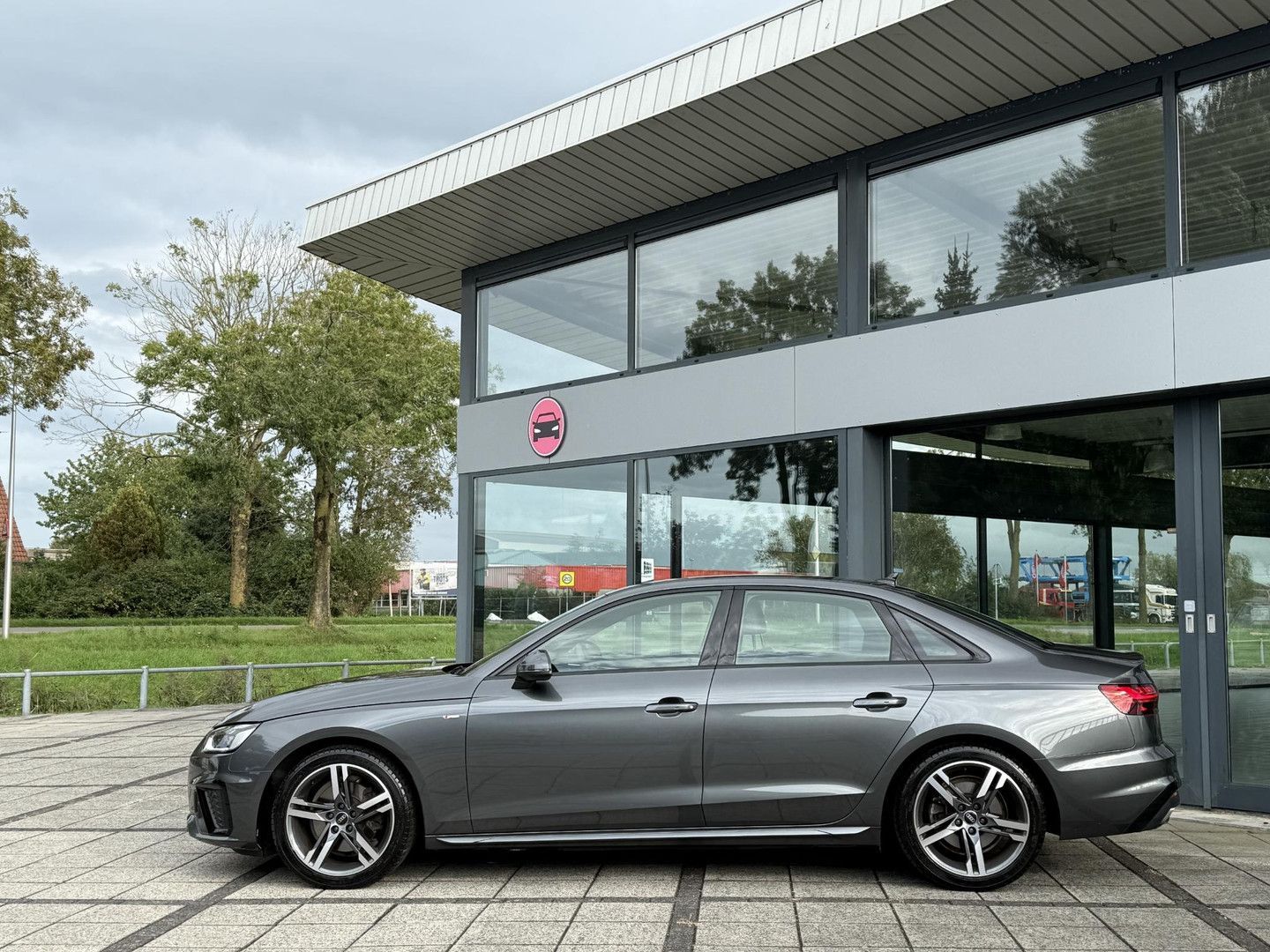 Audi A4 Limousine 35 TFSI Aut. S-line | S-Edition | V imagem 3