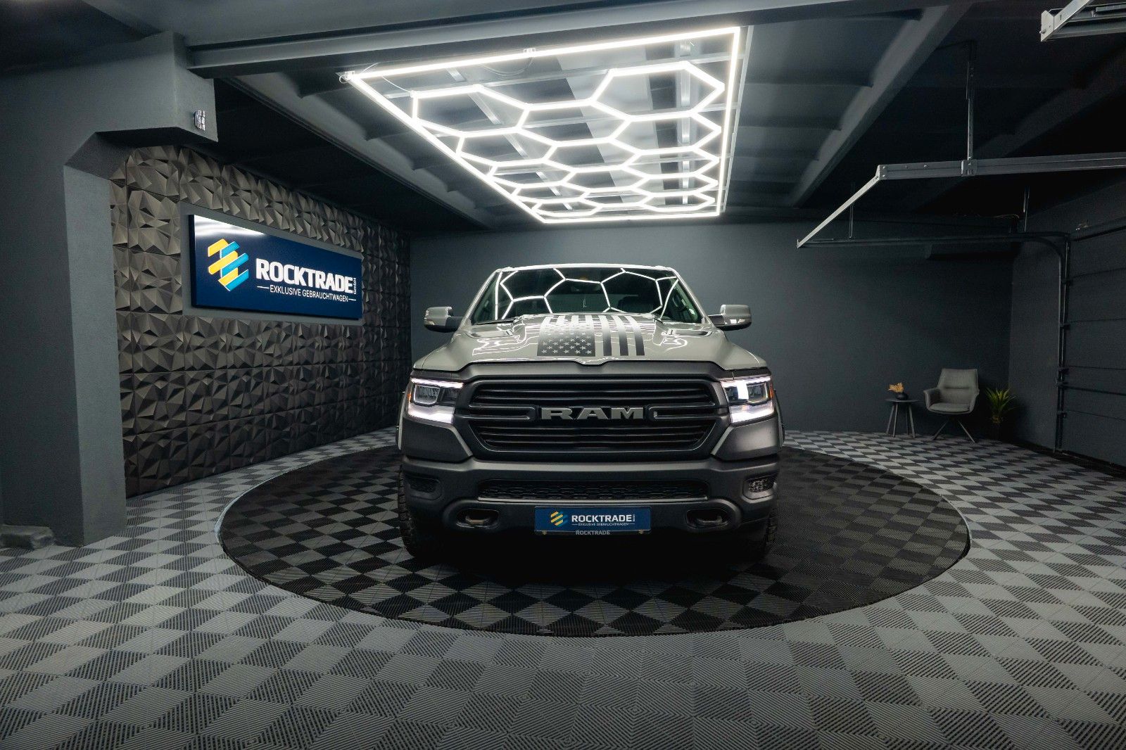 Fahrzeugabbildung Dodge RAM 5.7 V8 HEMI 4x4 NIGHT Laramie ARMY STYLE 19%