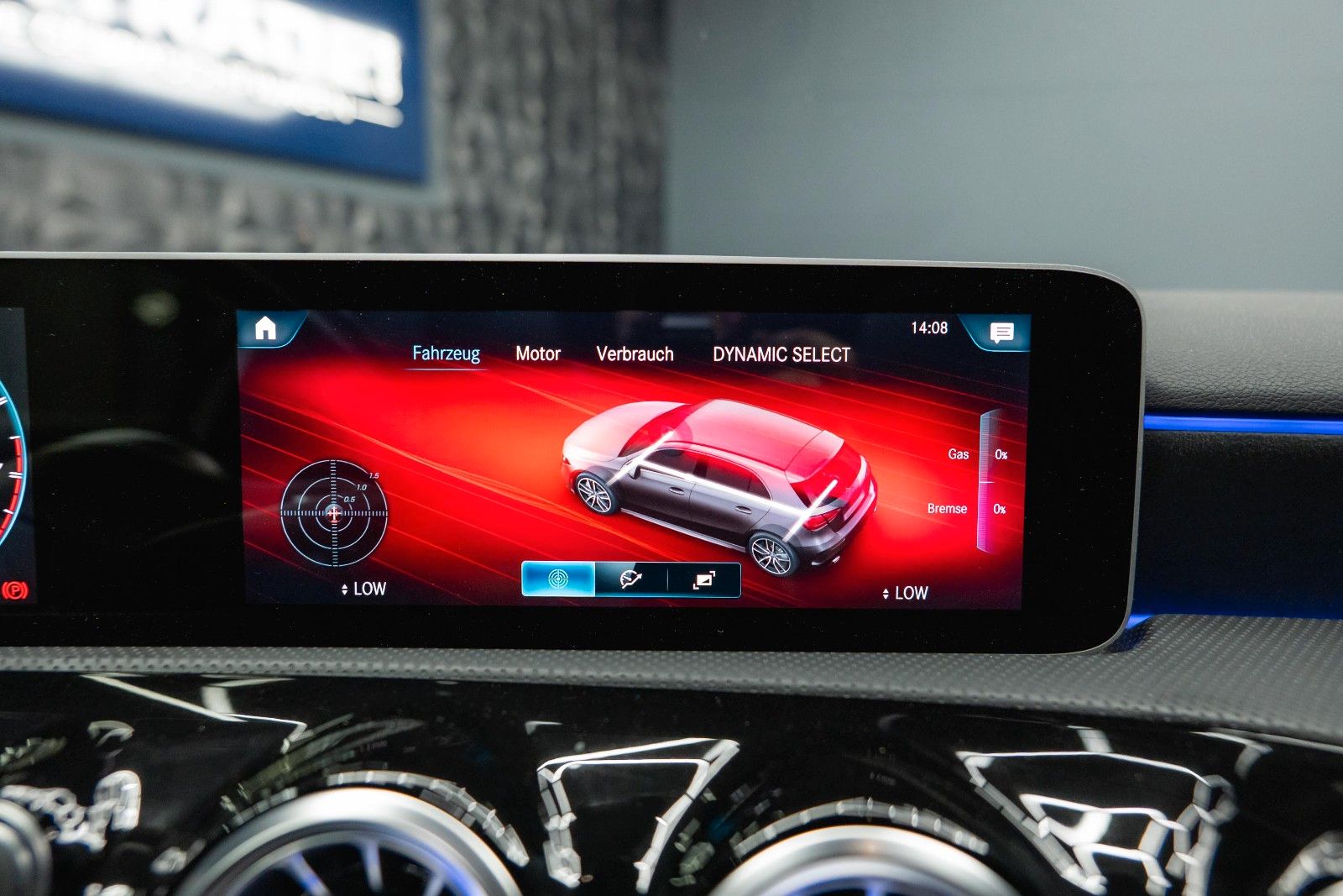 Fahrzeugabbildung Mercedes-Benz A 35 AMG 4Matic Night-Paket *Pano*LED*ACC*DAB*