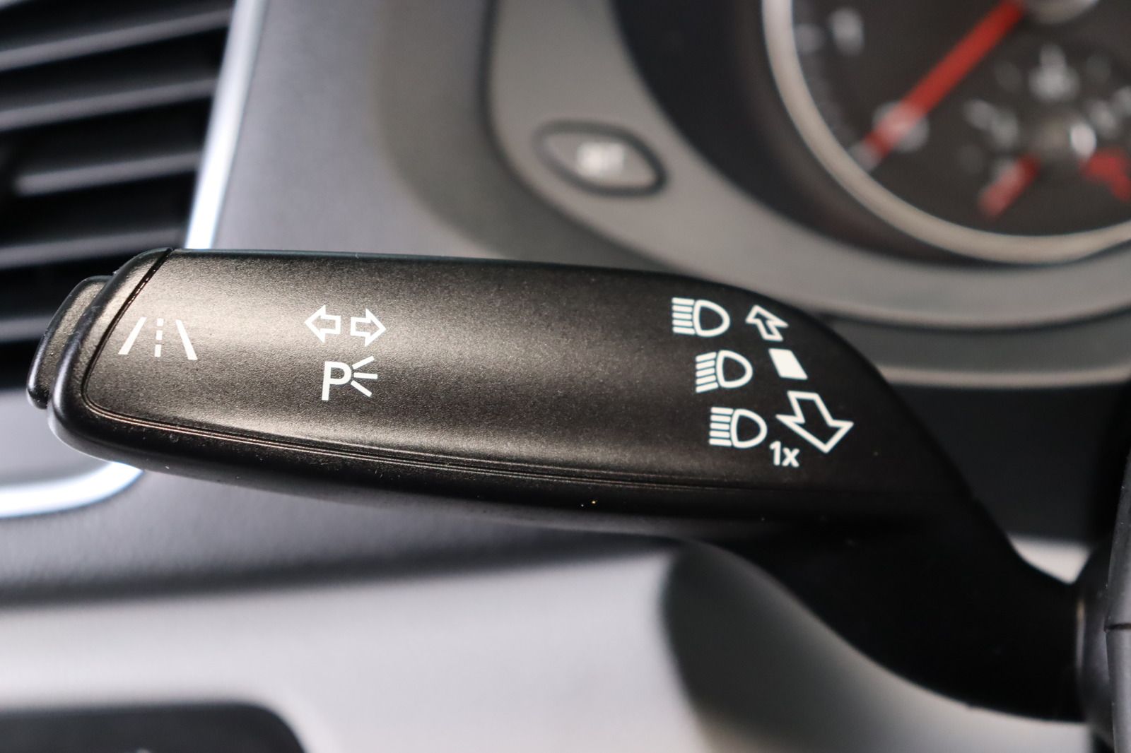 Fahrzeugabbildung Audi Q3 2.0 TFSI S tronic quattro * Standhzg. *