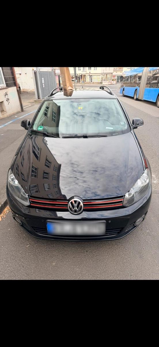 Volkswagen Golf 2011 — interior