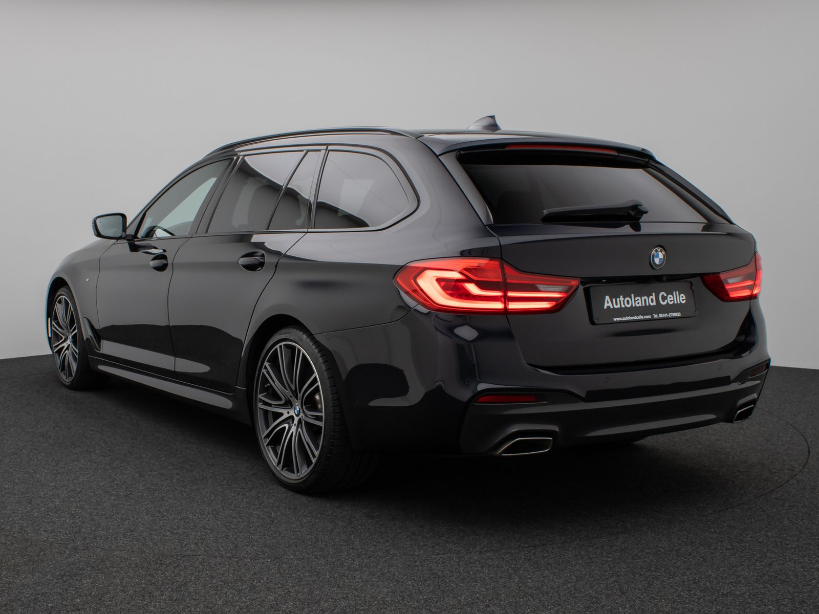 Fahrzeugabbildung BMW 540d xD M Sport Panorama 360°HUD B&W NightVision