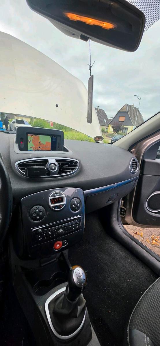 Renault Clio 2010 — photo 14