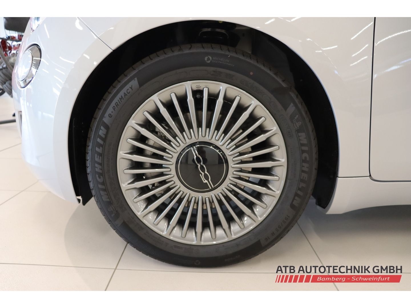 Fahrzeugabbildung Fiat 500C ICON + Komfortpaket Hybrid 1.0l PDC Rückfah