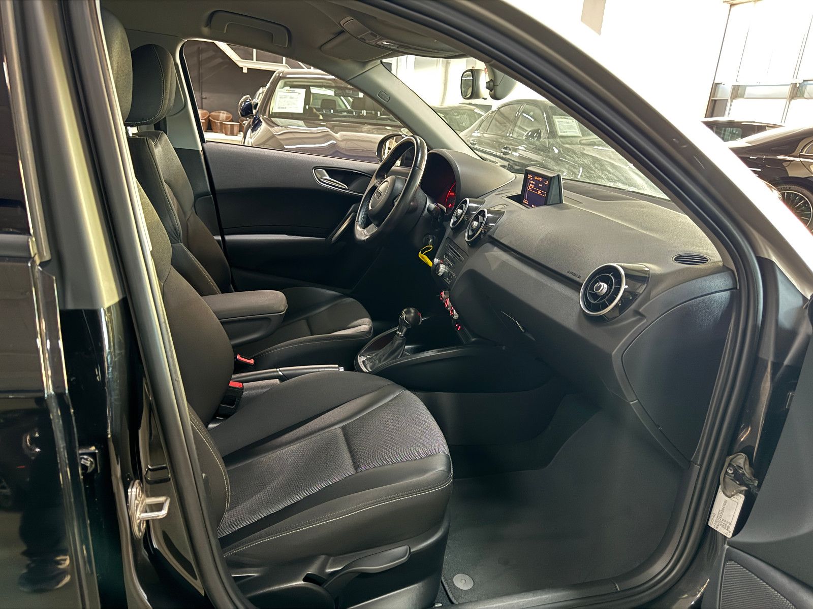 Fahrzeugabbildung Audi A1 1.6 TDI SPORTBACK S-TRONIC S-LINE AMBITION