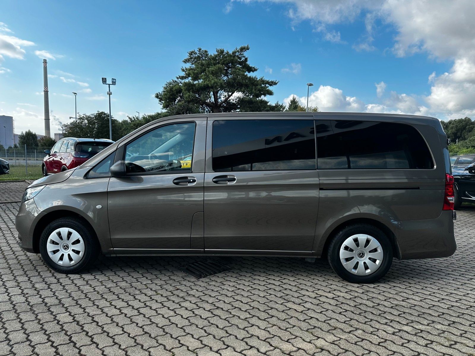 Fahrzeugabbildung Mercedes-Benz Vito Tourer 114/116/119 CDI, zwei Schiebtüren