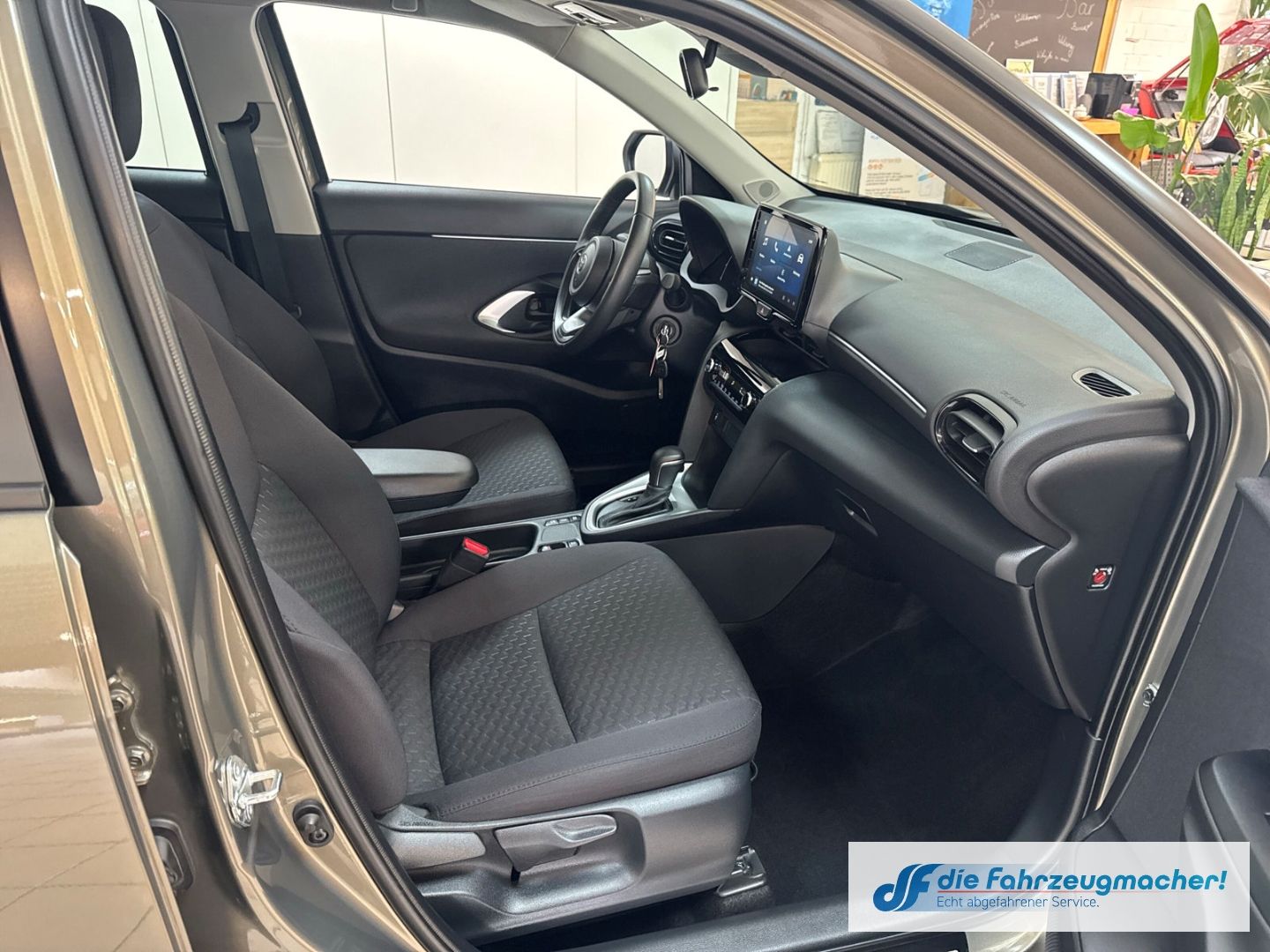 Fahrzeugabbildung Toyota Yaris Cross ACTIVE Hybrid DAB Spurhalteass. Fern