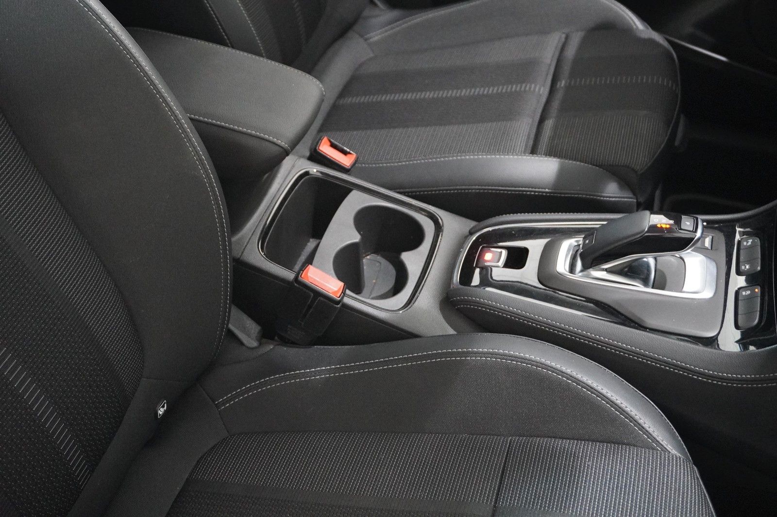 Fahrzeugabbildung Opel Grandland 1.5D GS SPORT NAVI/LED/VIRT./SPORT/DAB