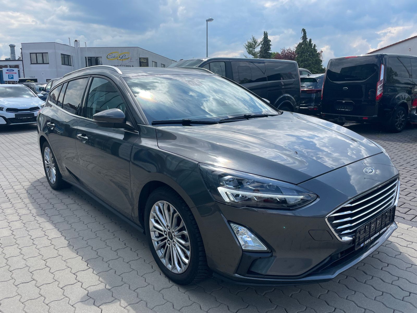 Fahrzeugabbildung Ford Focus Titanium Navi, LED, heizb. WSS, Verkehrsz.