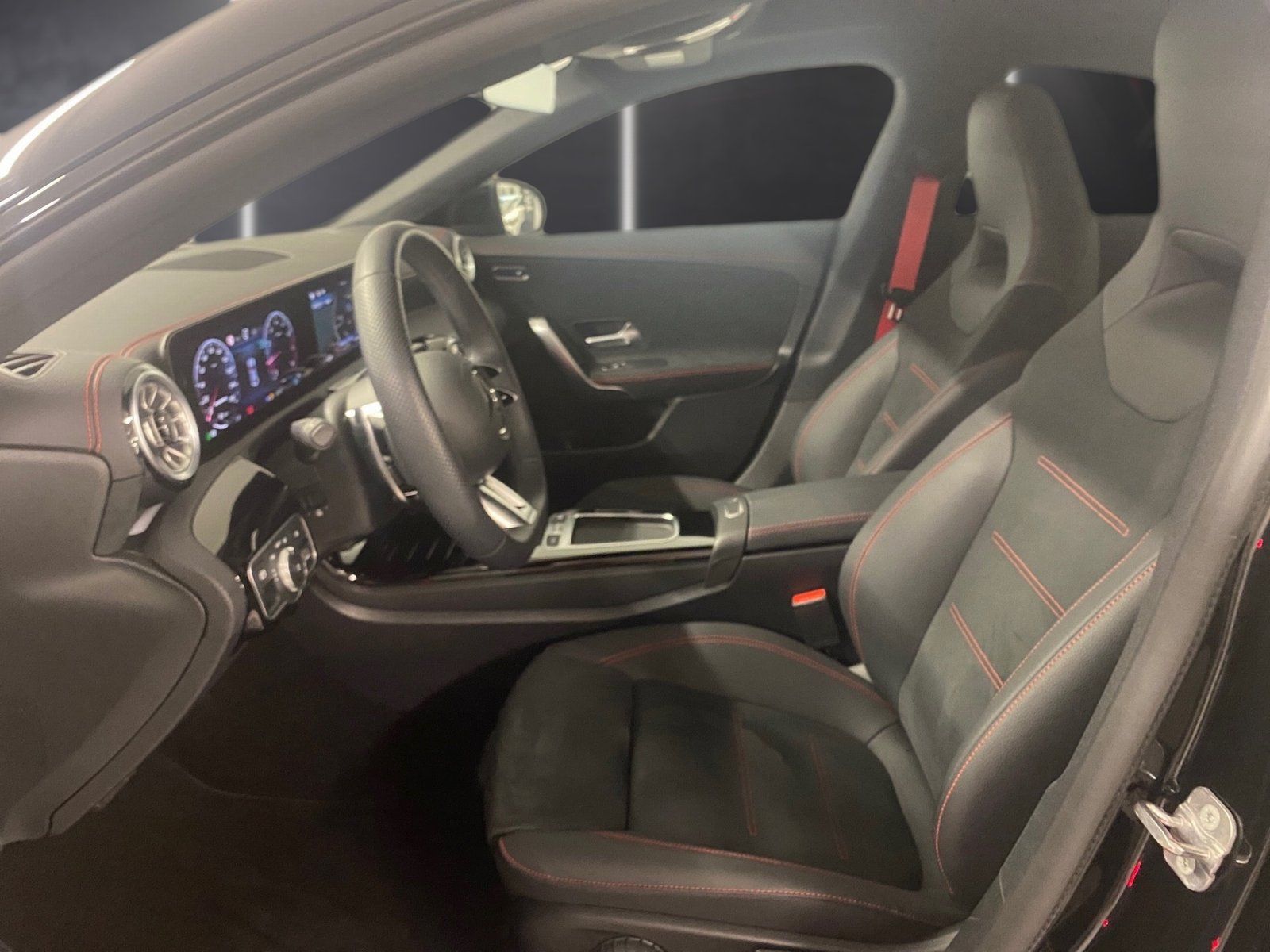 Fahrzeugabbildung Mercedes-Benz CLA 35 4M AMG Premium*Pano*Distro*Totwink*MBeam*