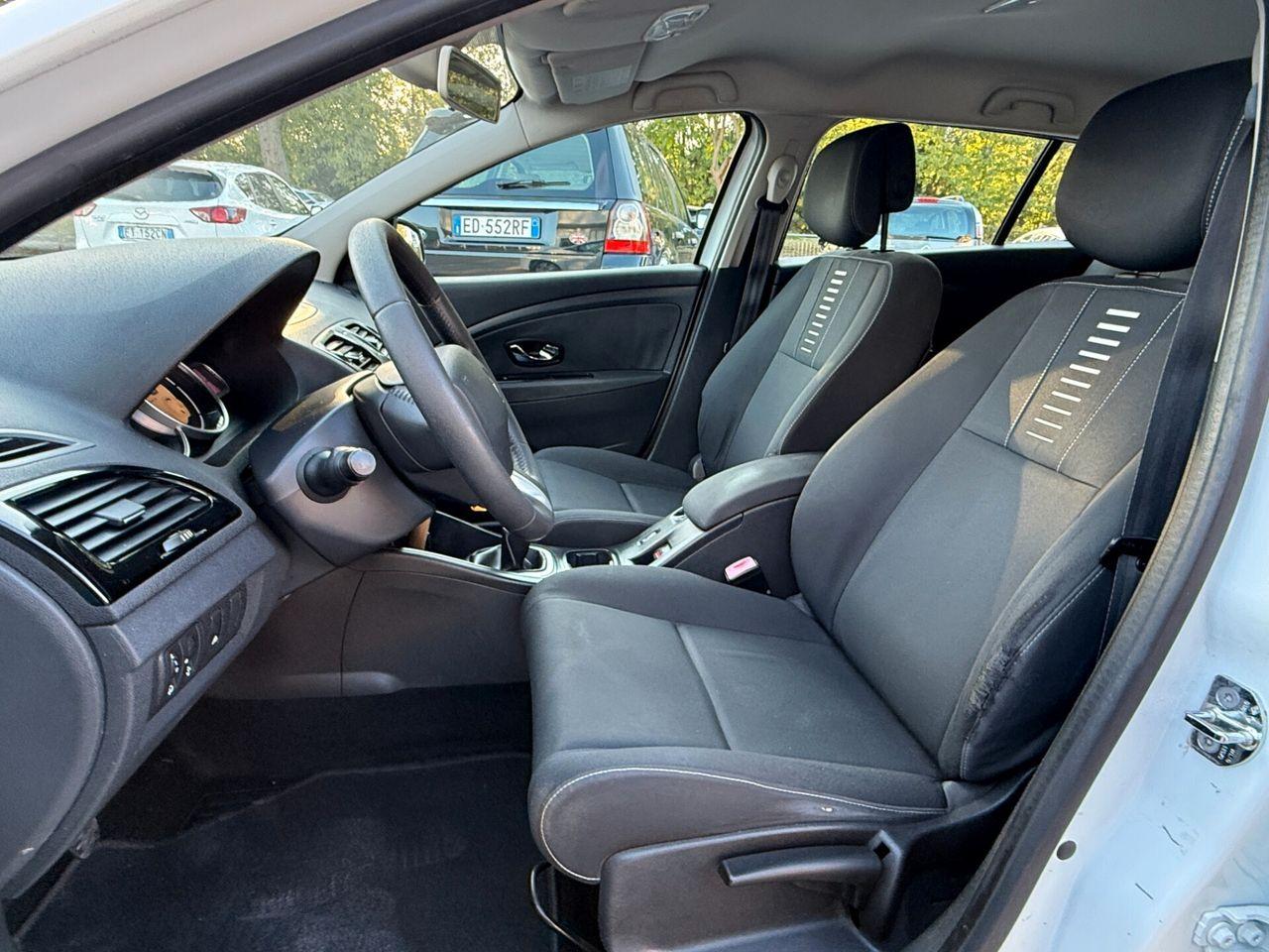 Renault Megane 2011 — photo 10