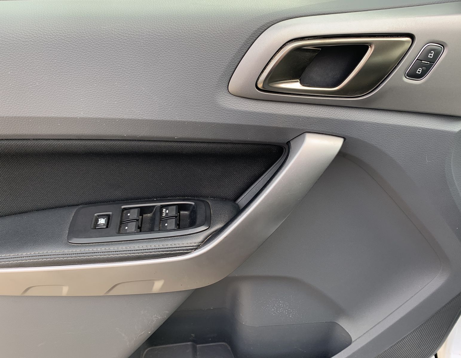 Fahrzeugabbildung Ford Ranger 2.2 TDCi*XLT*Doppelkabine*4x4*AHK*Navi*