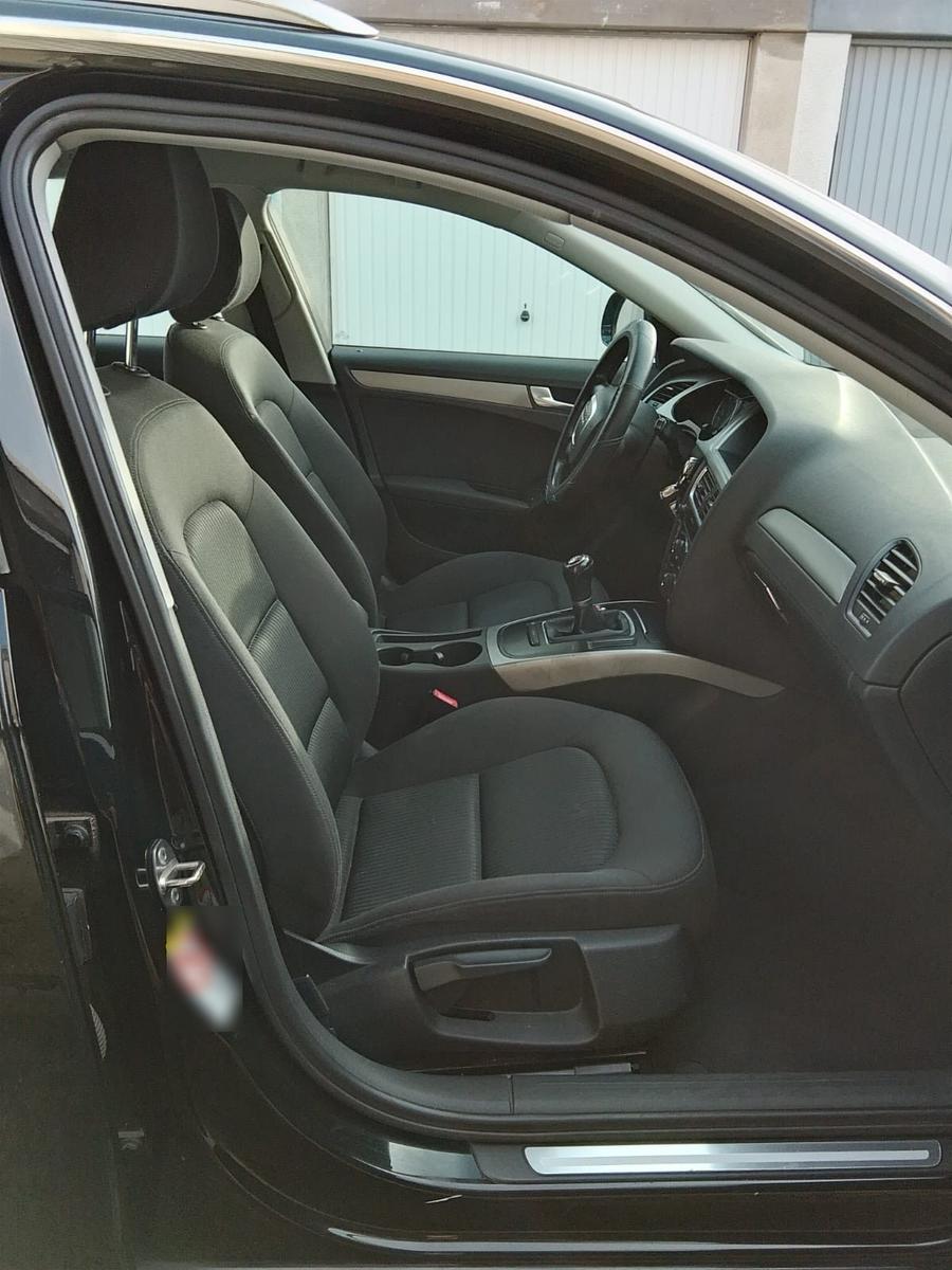 Audi A4 2009 — rear view