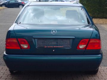 Mercedes E 230 - 5