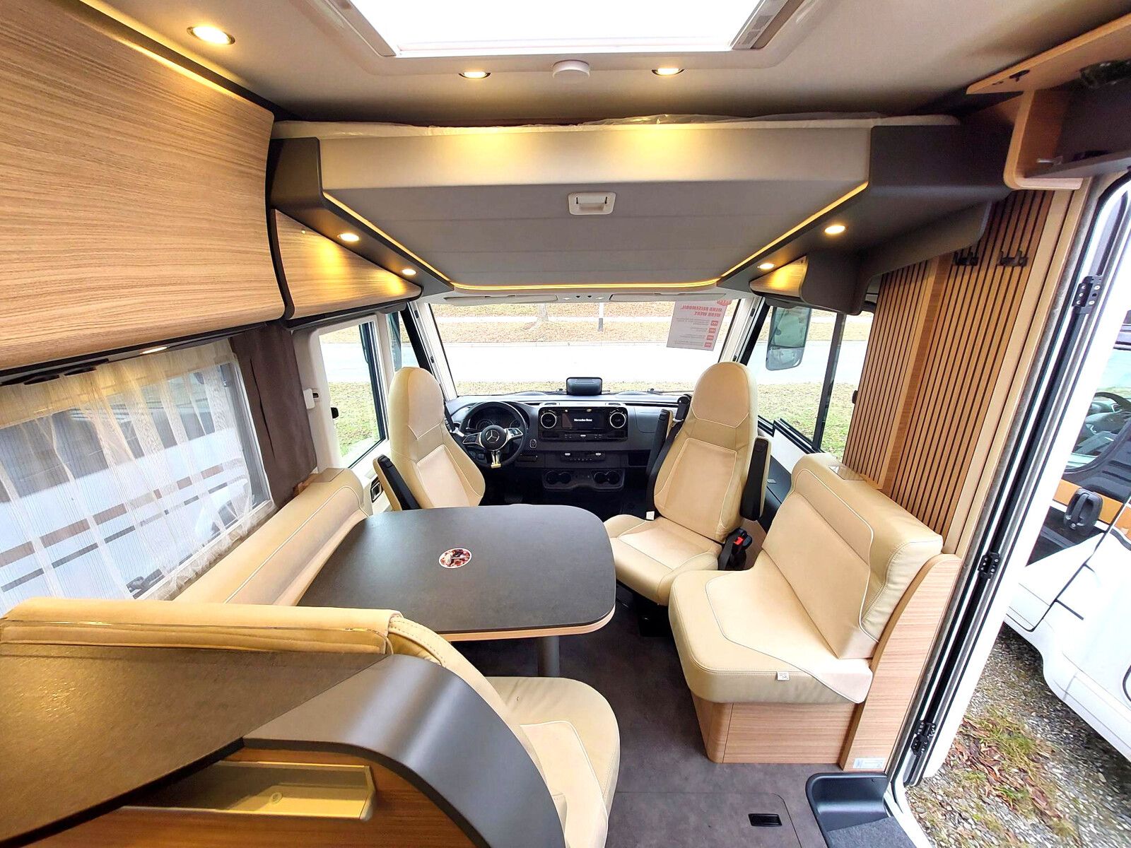 Fahrzeugabbildung Malibu I 470 RB LE K comfort Mercedes 2026 Assistenz