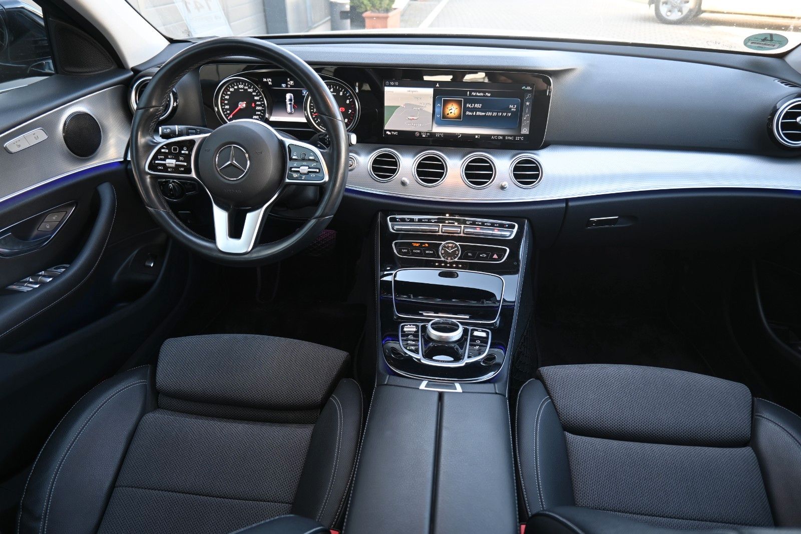 Fahrzeugabbildung Mercedes-Benz E 200 Autom. T-Modell 4Matic*RFK*LED*BLIS*