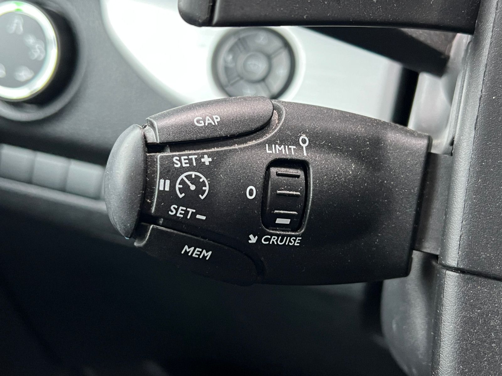 Fahrzeugabbildung Peugeot Traveller Business VIP L2 7-SITZER ABSOLUT VOLL