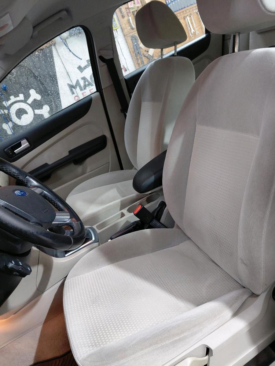 Ford Focus 2006 — photo 12