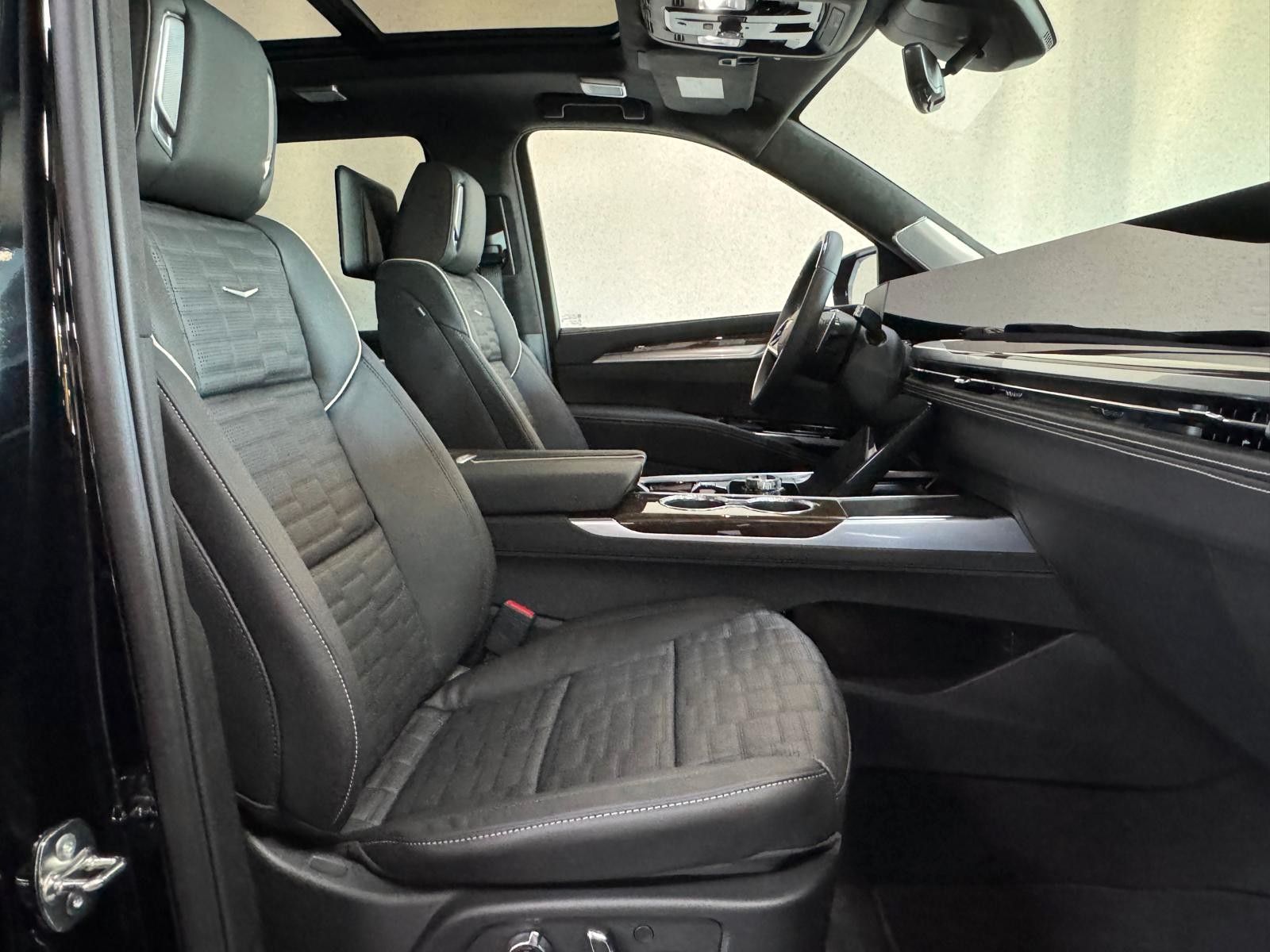 Fahrzeugabbildung Cadillac 2026 ESCALADE SPORT PLATINUM 6.2 V8-24"-ABV EXEC