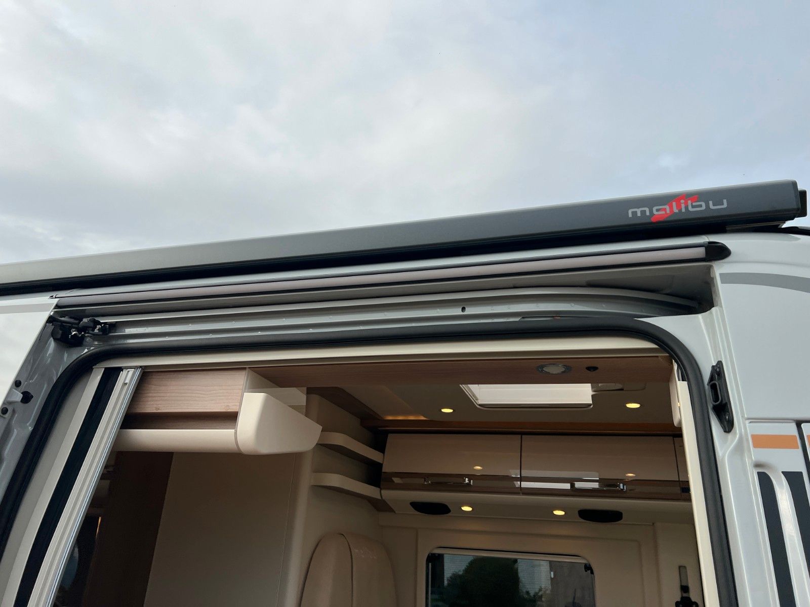Fahrzeugabbildung Malibu Van first class - two rooms GT skyview 640 LE RB