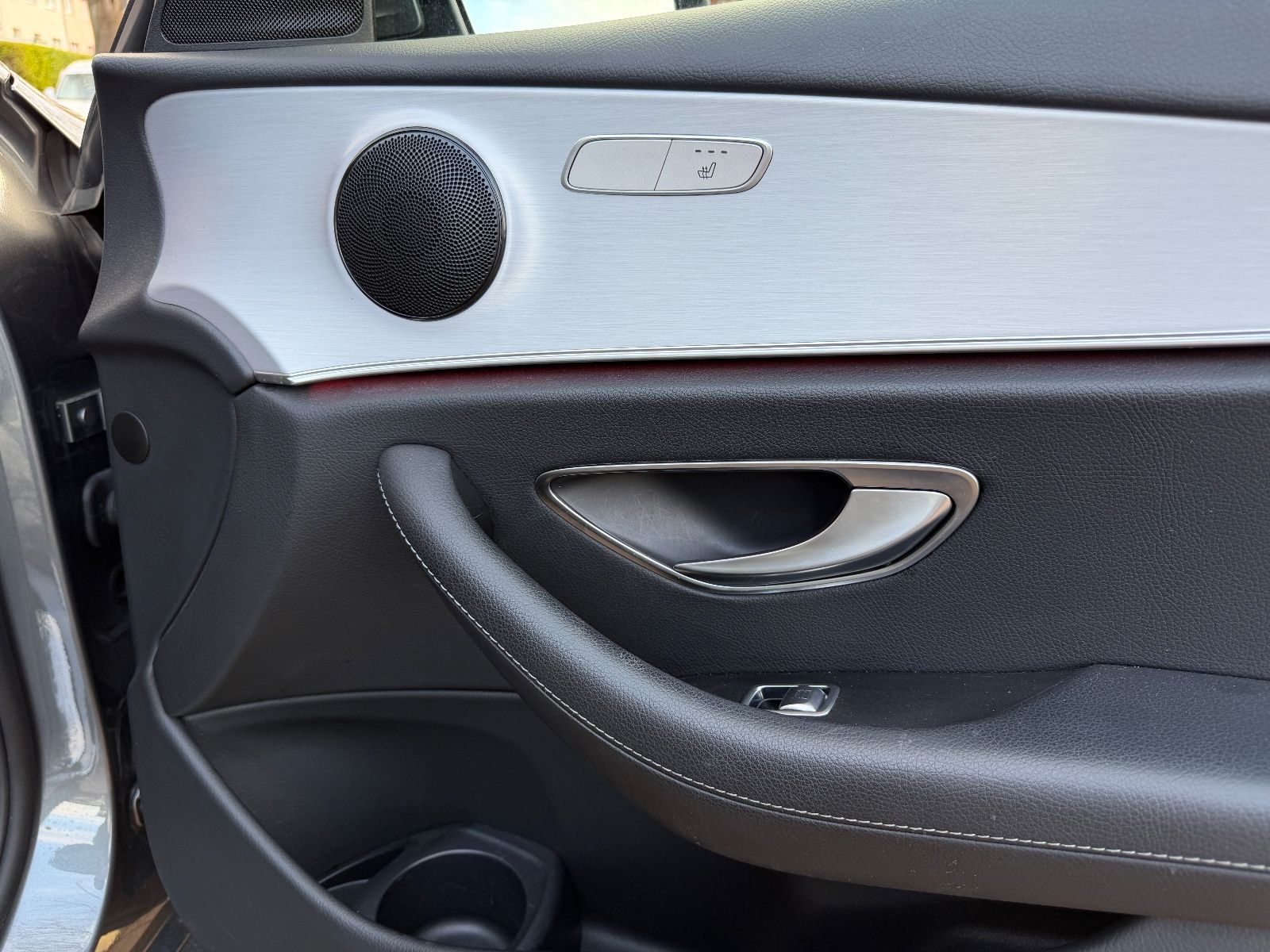 Fahrzeugabbildung Mercedes-Benz E 300e Avantgarde 4Matic*LED*KAMERA*TEILLEDER*