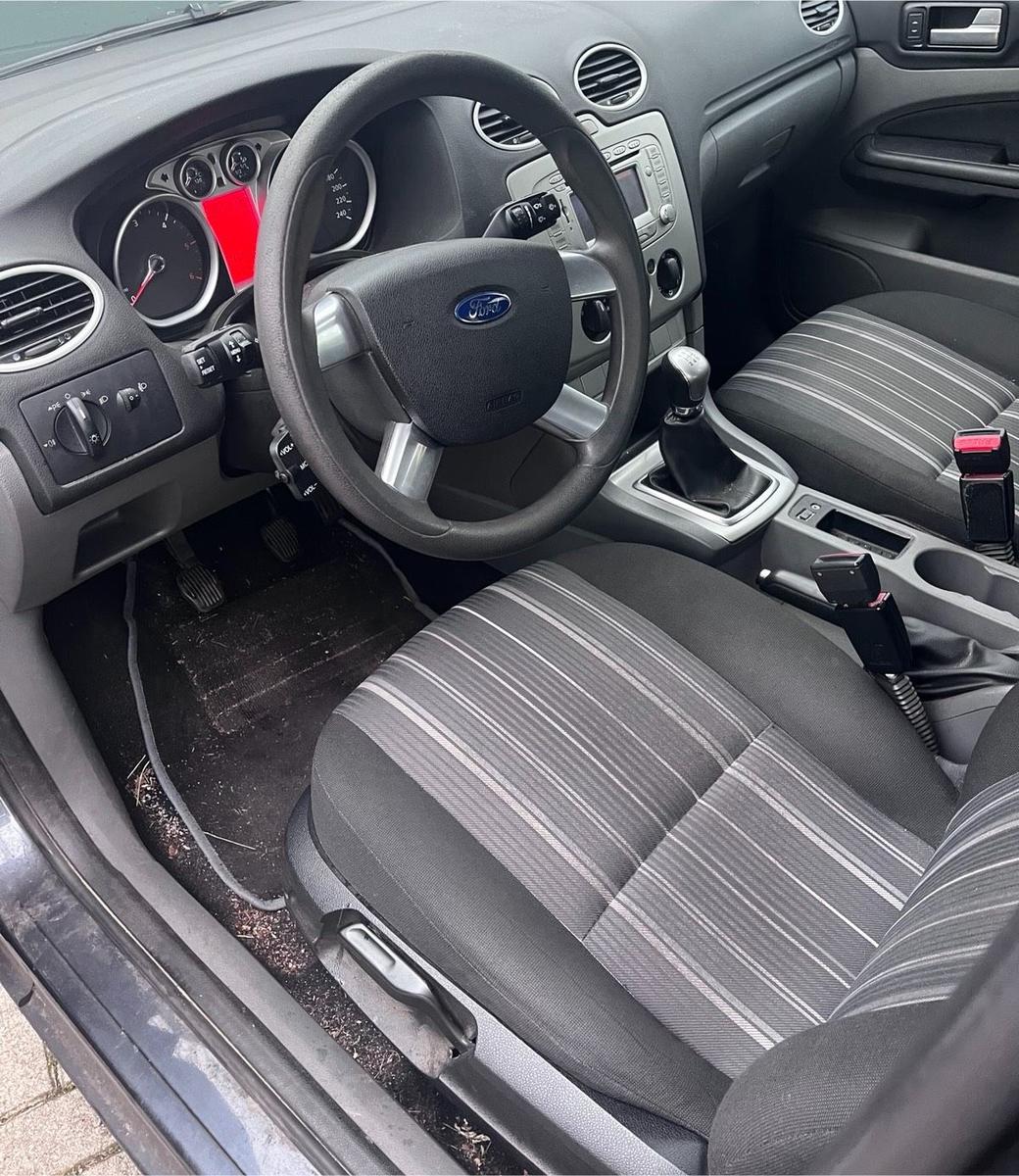 Ford Focus 2010 — photo 6