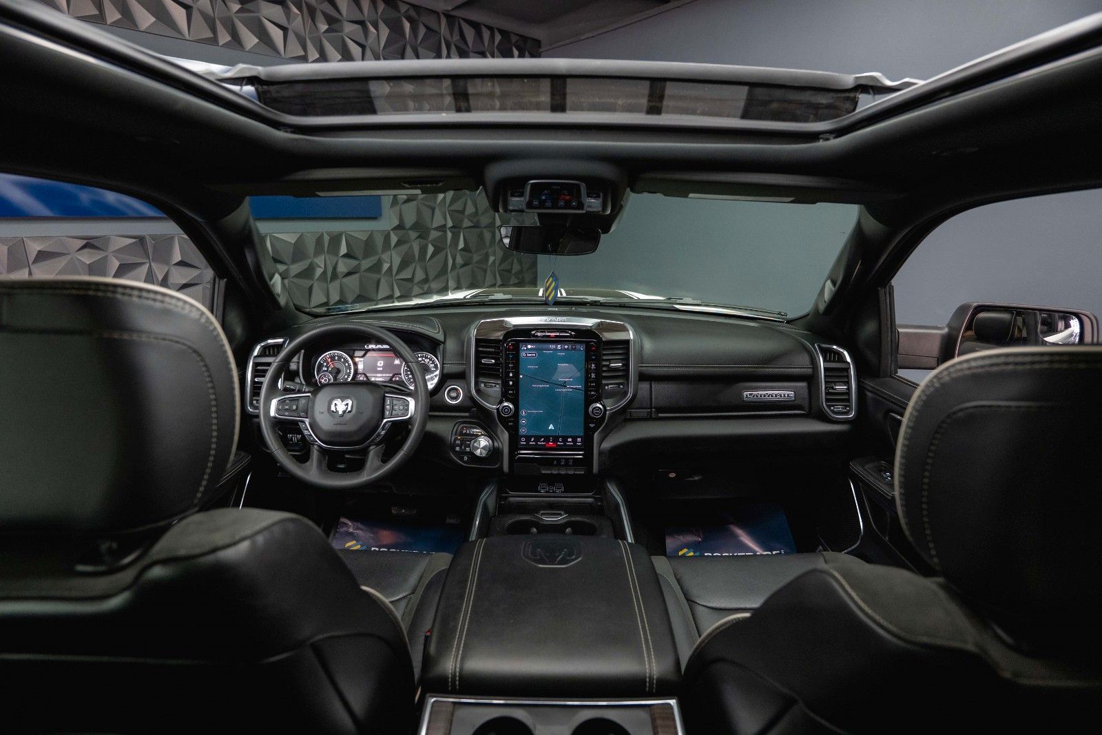 Fahrzeugabbildung Dodge RAM 3.0 MY 25 TWIN TURBO LARAMIE Night Pano ACC