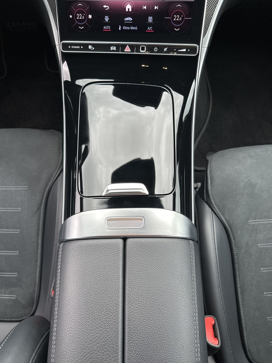 Fahrzeugabbildung Mercedes-Benz C 220d T AMG-Line NAV+LED+ACC+AHK+KAMERA+SOUND