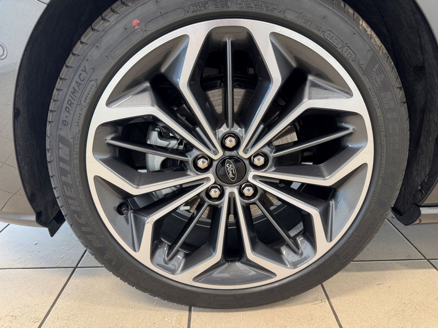 Fahrzeugabbildung Ford Focus Turnier ST-Line X B&O 18'' LED ACC Kamera