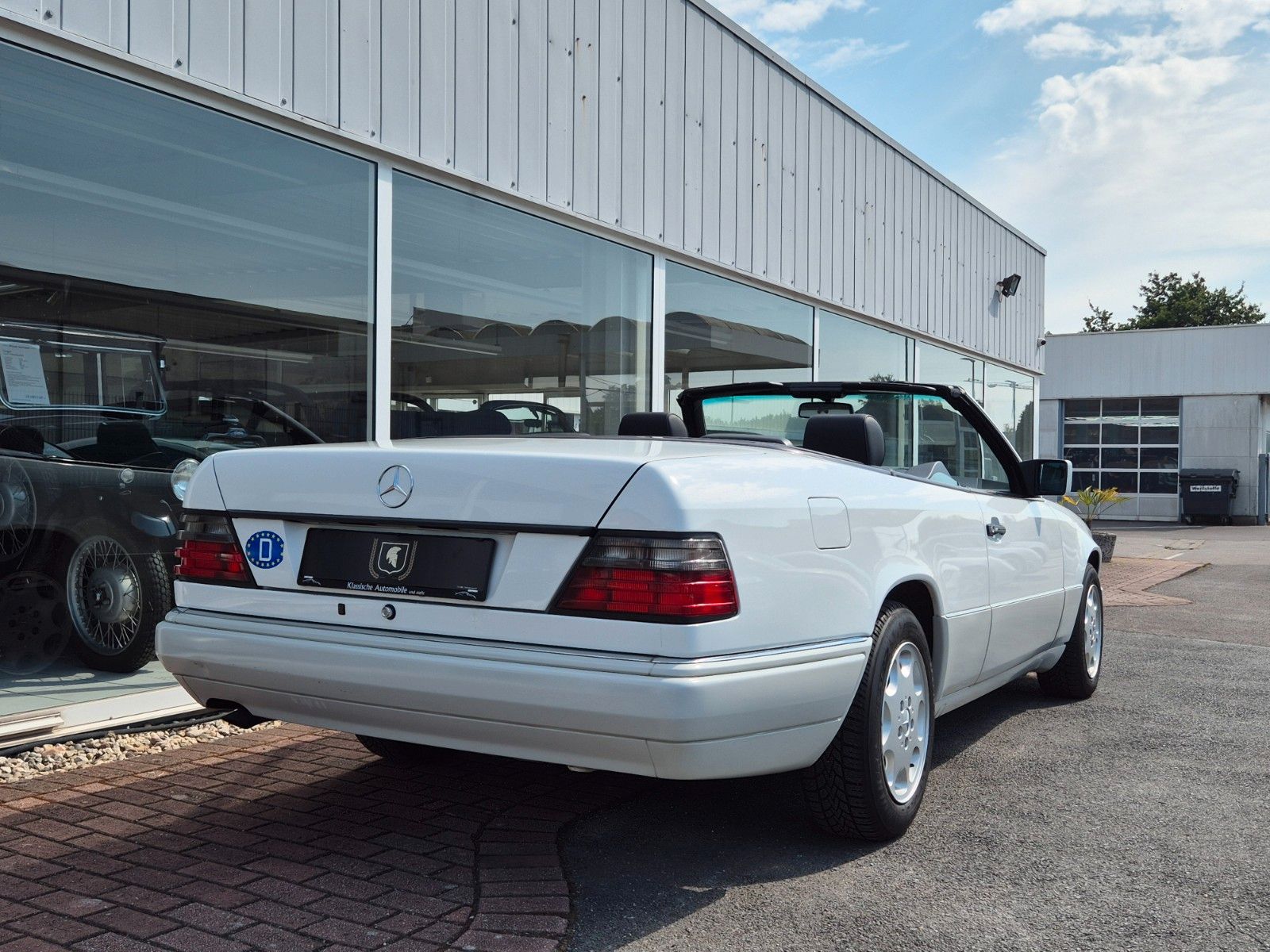 Fahrzeugabbildung Mercedes-Benz E 220 Cabrio/Dt./2. Hand/Daimler-SH/Leder/Klima