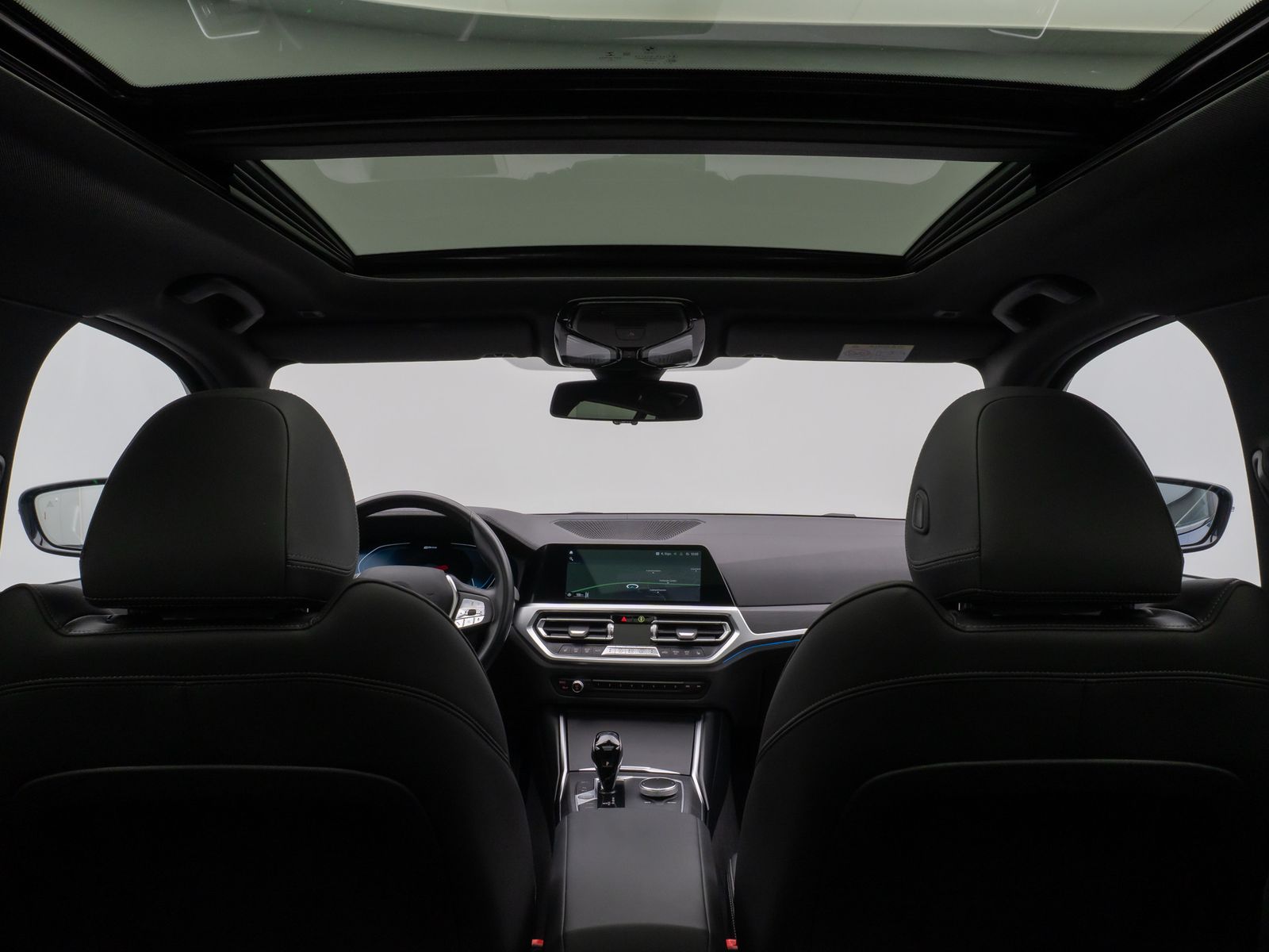 Fahrzeugabbildung BMW 330e xD Luxury Line Panorama Kamera HUD DAB AHK