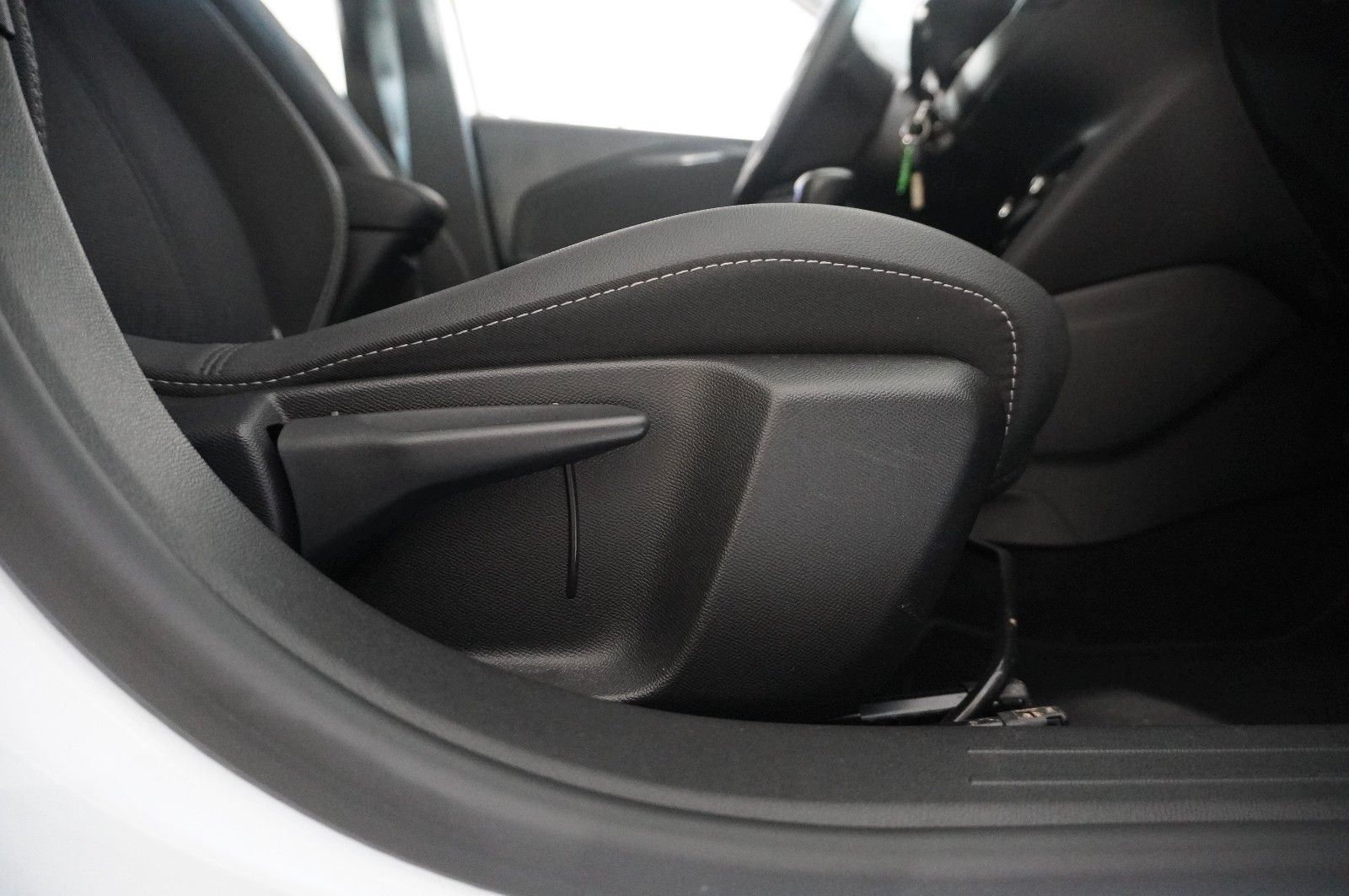 Fahrzeugabbildung Opel Corsa F 1.2 ELEGANCE NAVI/LED/SPORT/SH//VIRT/DAB