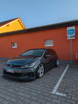 Volkswagen Golf 2.0 TSI GTI DSG Vollausstattung - mit Benzin-Antrieb: Luftfederung, Limousine, mit Klimaautomatik