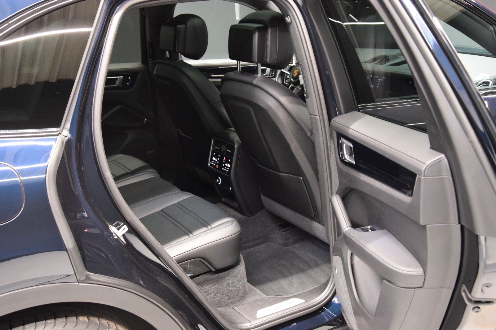 Fahrzeugabbildung Porsche Cayenne E-Hybrid Pano. ACC Matrix. Bose Approv.