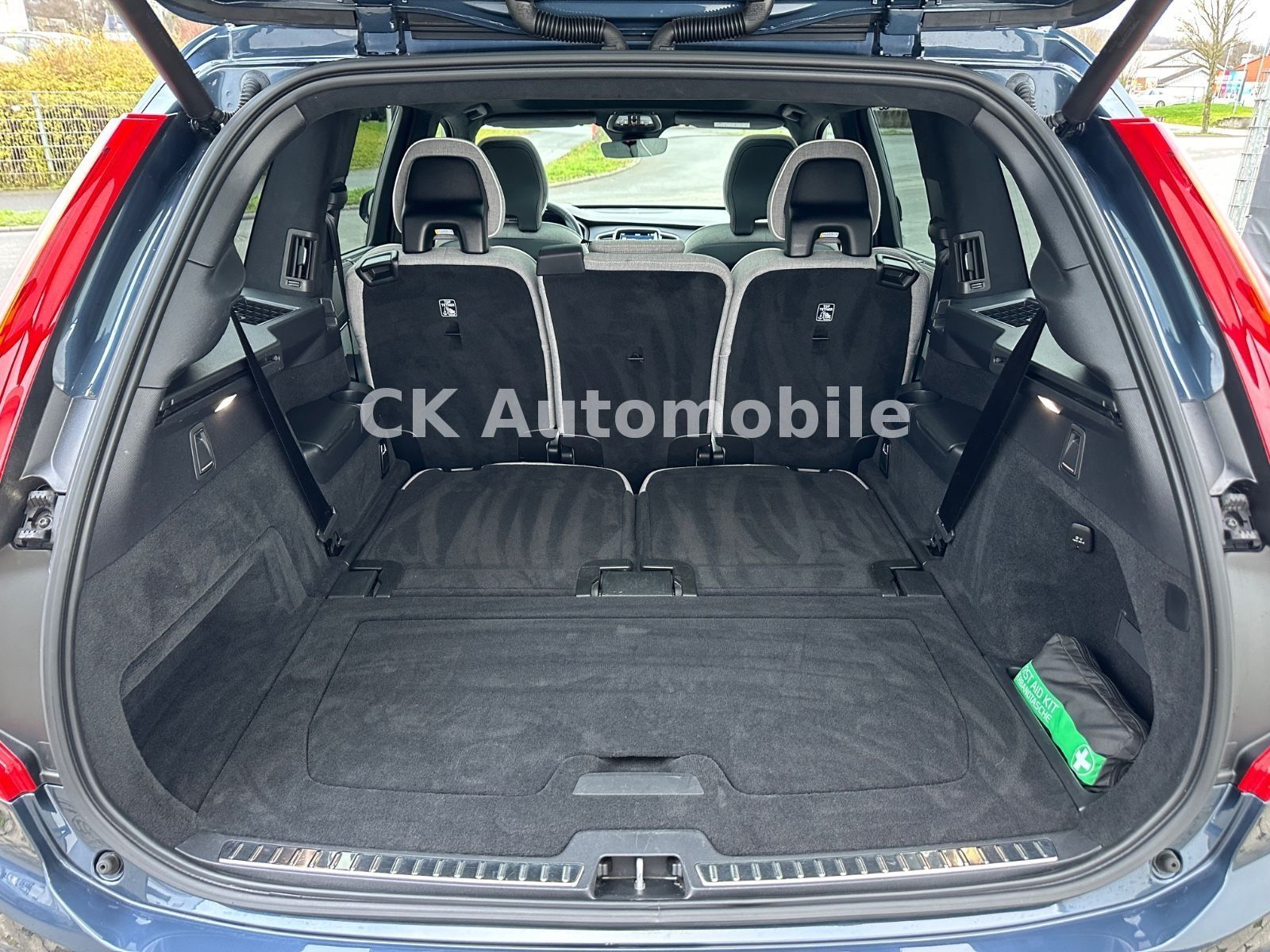 Fahrzeugabbildung Volvo XC90 T8 Ultimate Dark AWD/7 Sitze/Head-Up/LED