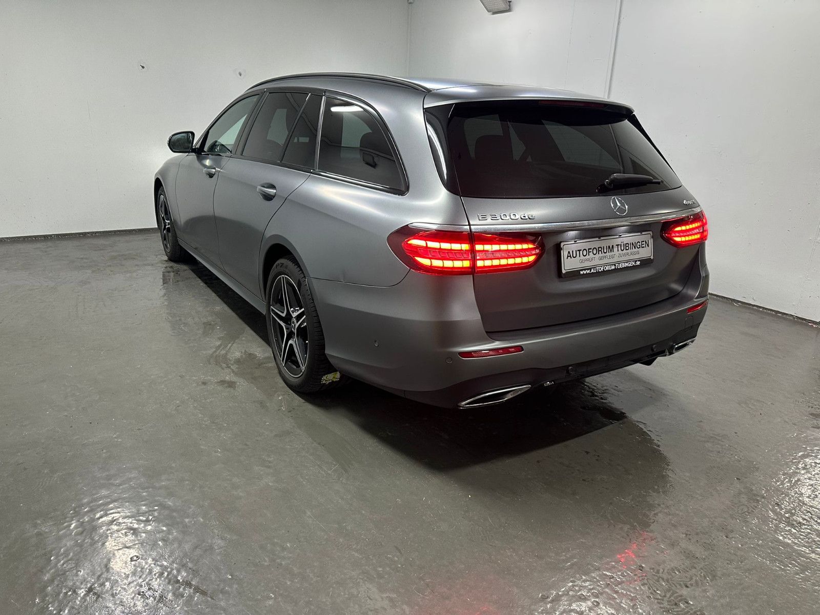 Fahrzeugabbildung Mercedes-Benz E 300 de 4MATIC T AMG-LINE*PANO*AHK*MAGNO
