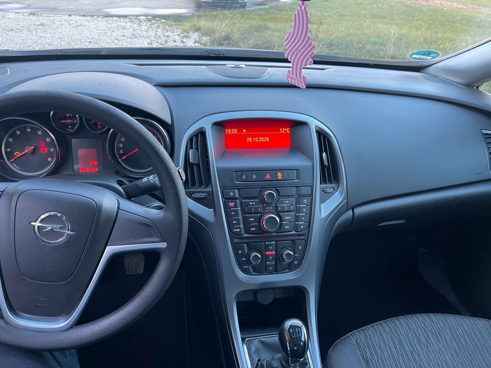 Opel Astra 2014 — photo 8