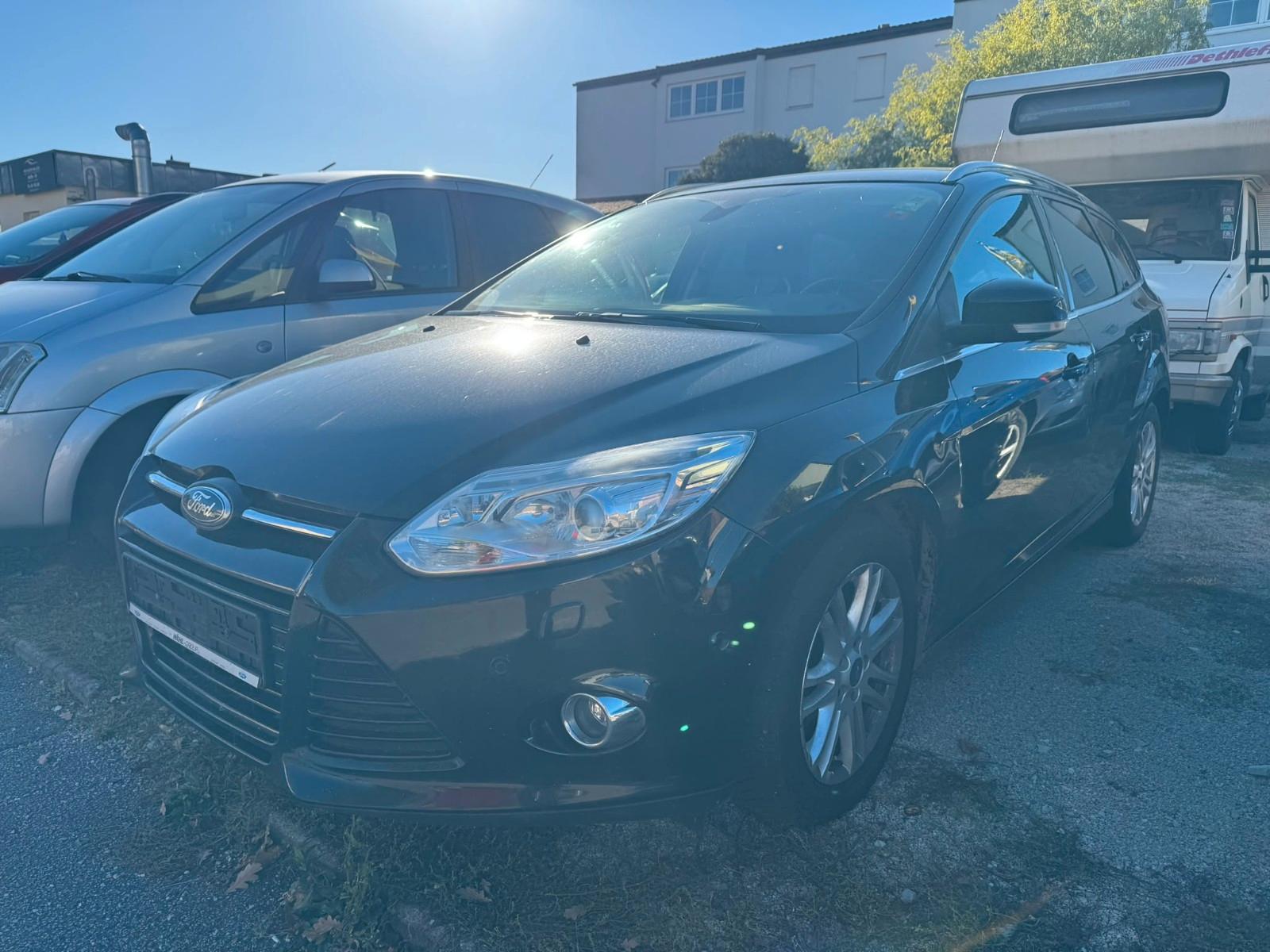 Ford Focus 2012 — interior