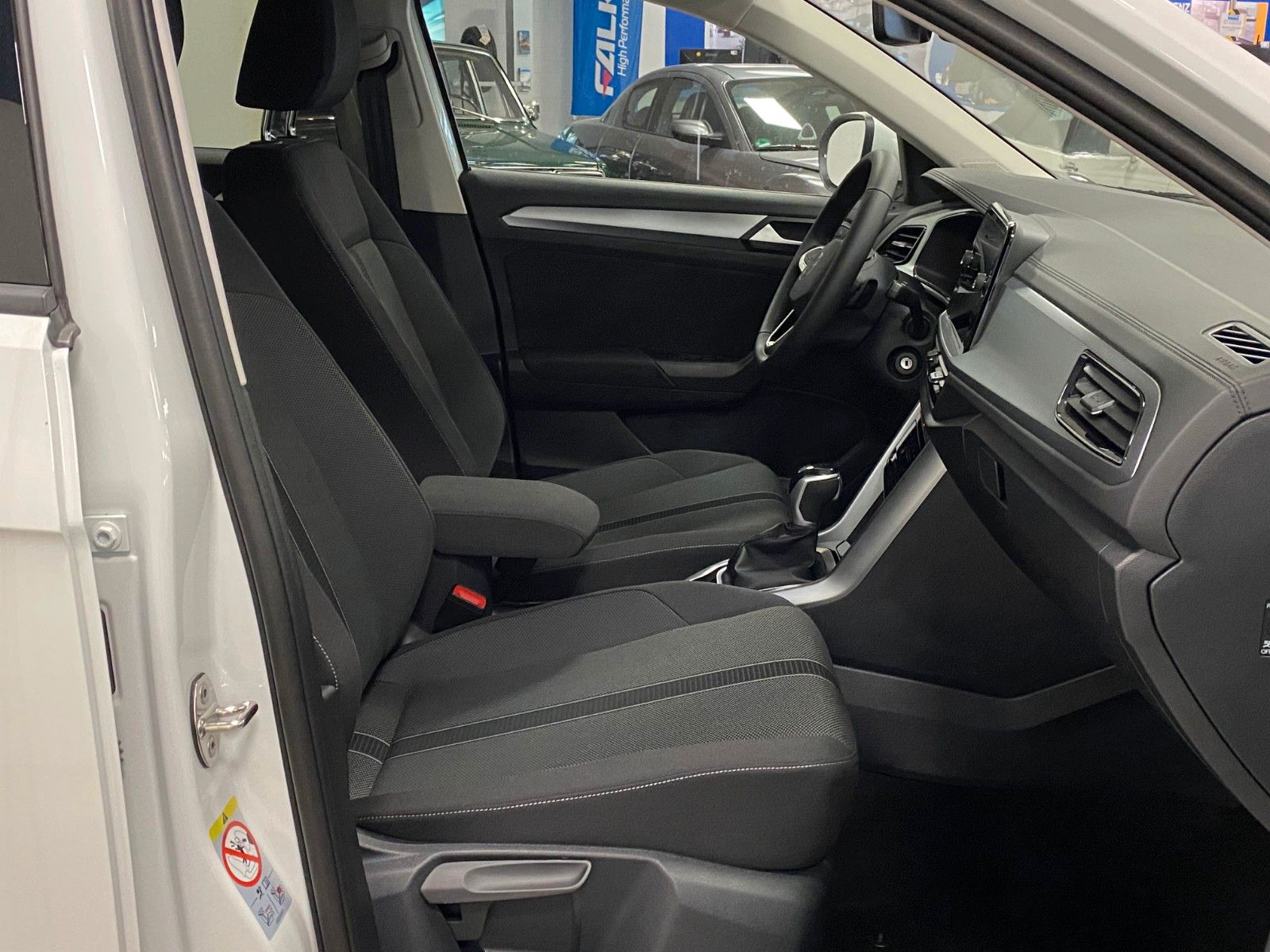 Fahrzeugabbildung Volkswagen T-Roc 1.5 TSI DSG LIFE+NAVIGATION+KAMERA+AHK abn
