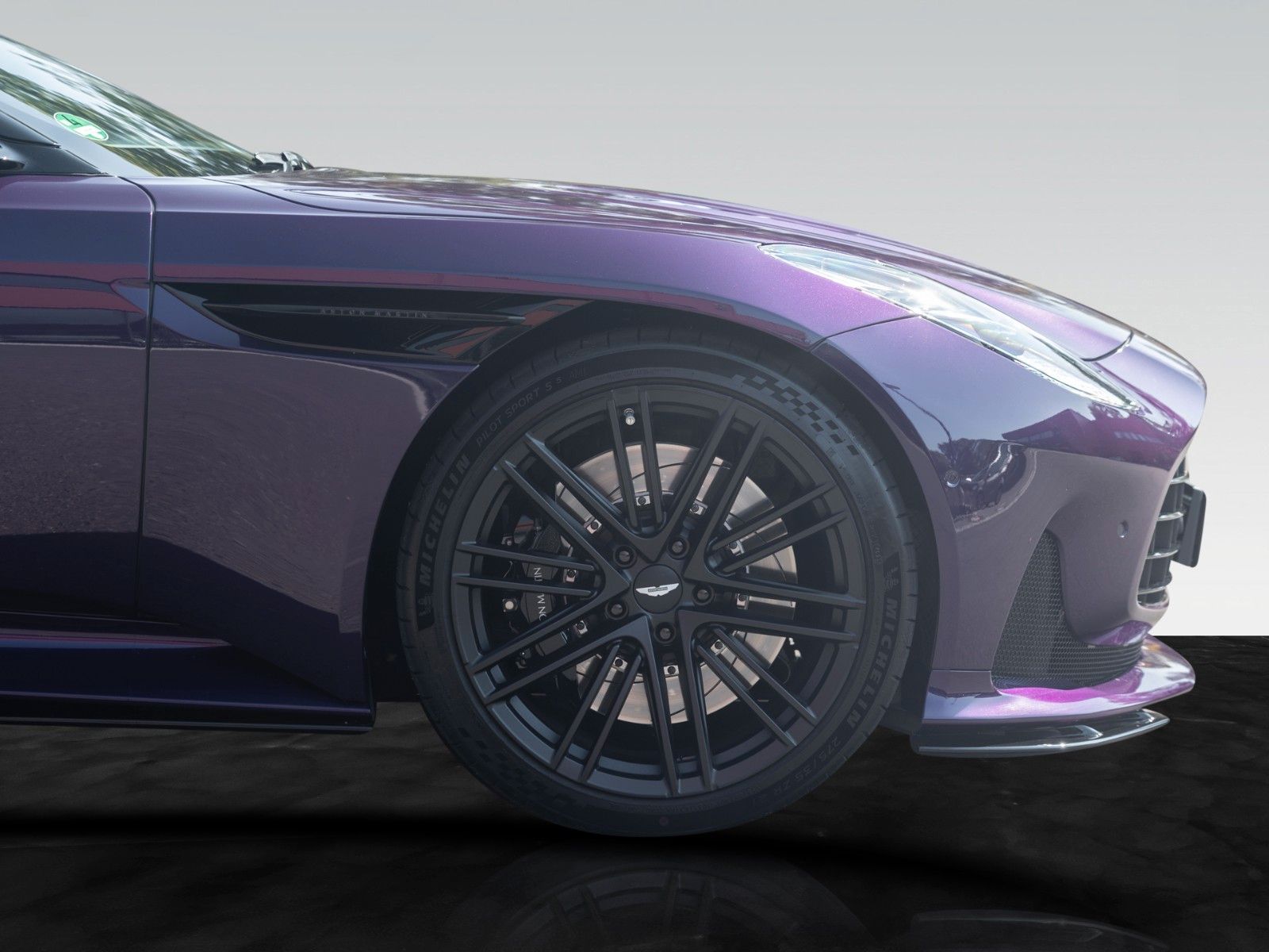 Aston Martin DB12 Volante | Storm Purple | Bowers&Wilkins foto 8