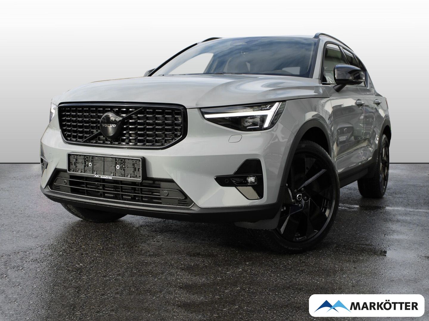 Volvo XC40 Plus Black Edition/AHK/LED