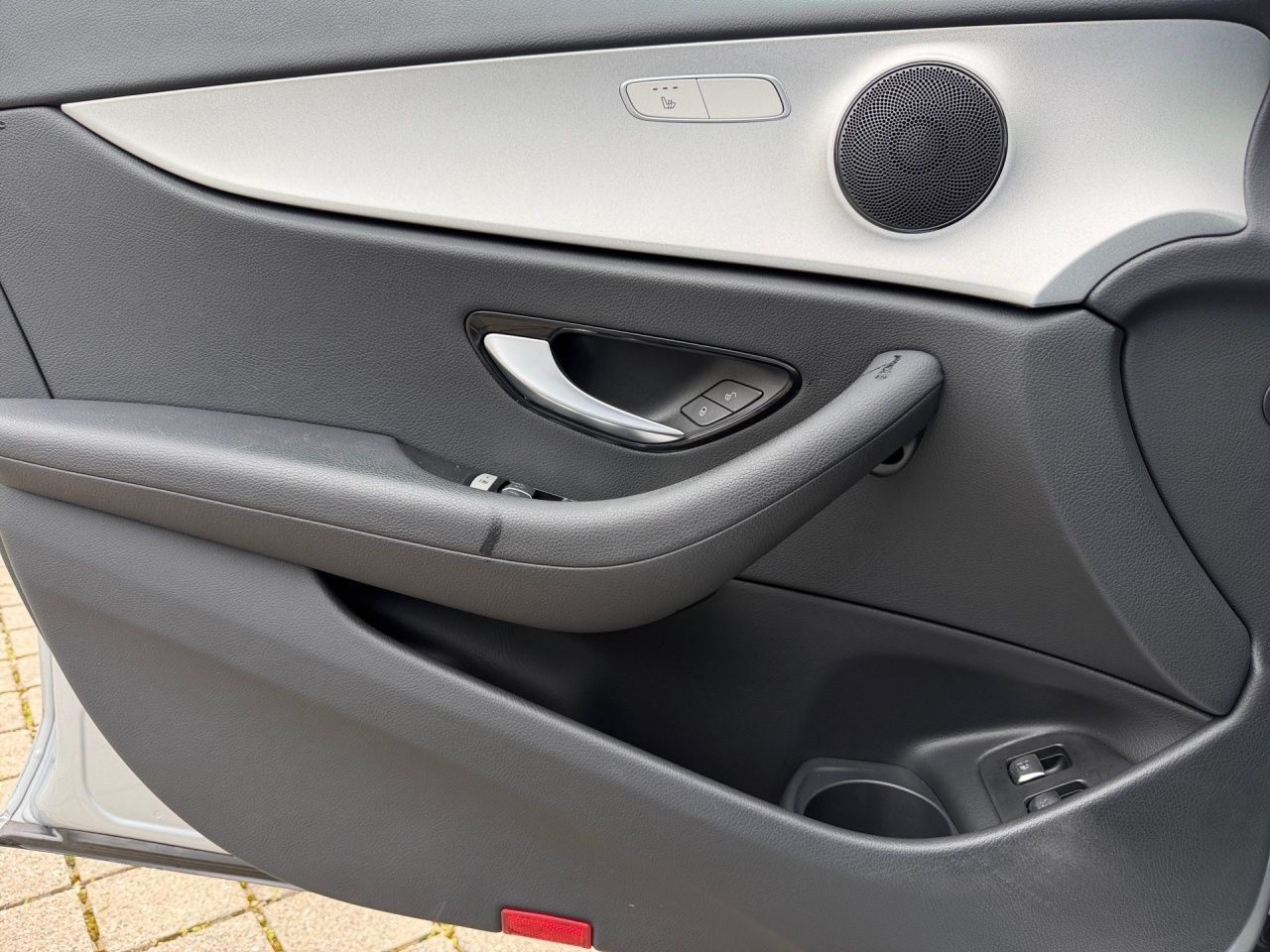 Fahrzeugabbildung Mercedes-Benz E 300 e AVANTGARDE+WIDESCREEN+DAB+LED+KAMERA+