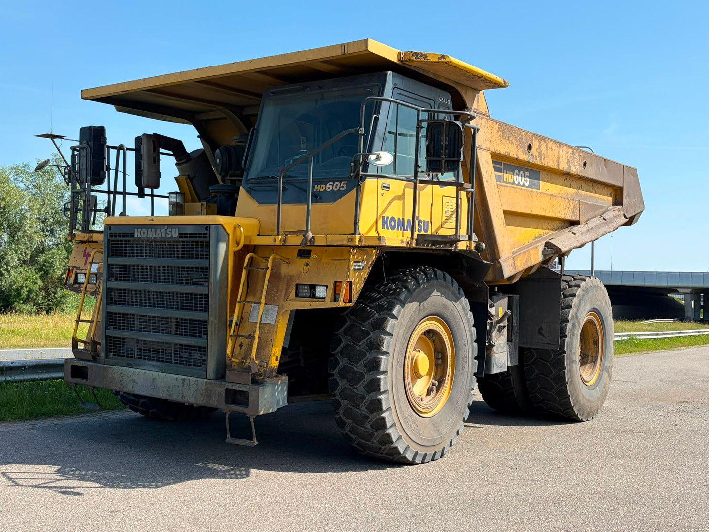 Komatsu HD605-7