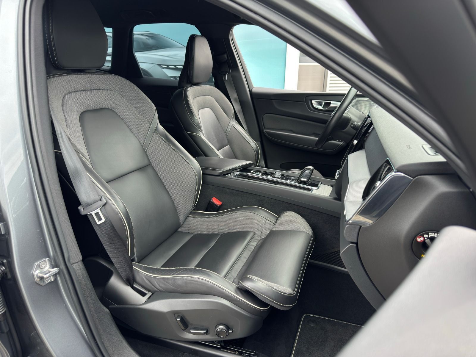 Fahrzeugabbildung Volvo XC 60 R-Design*360°Cam*Harman*21Zoll*AHK