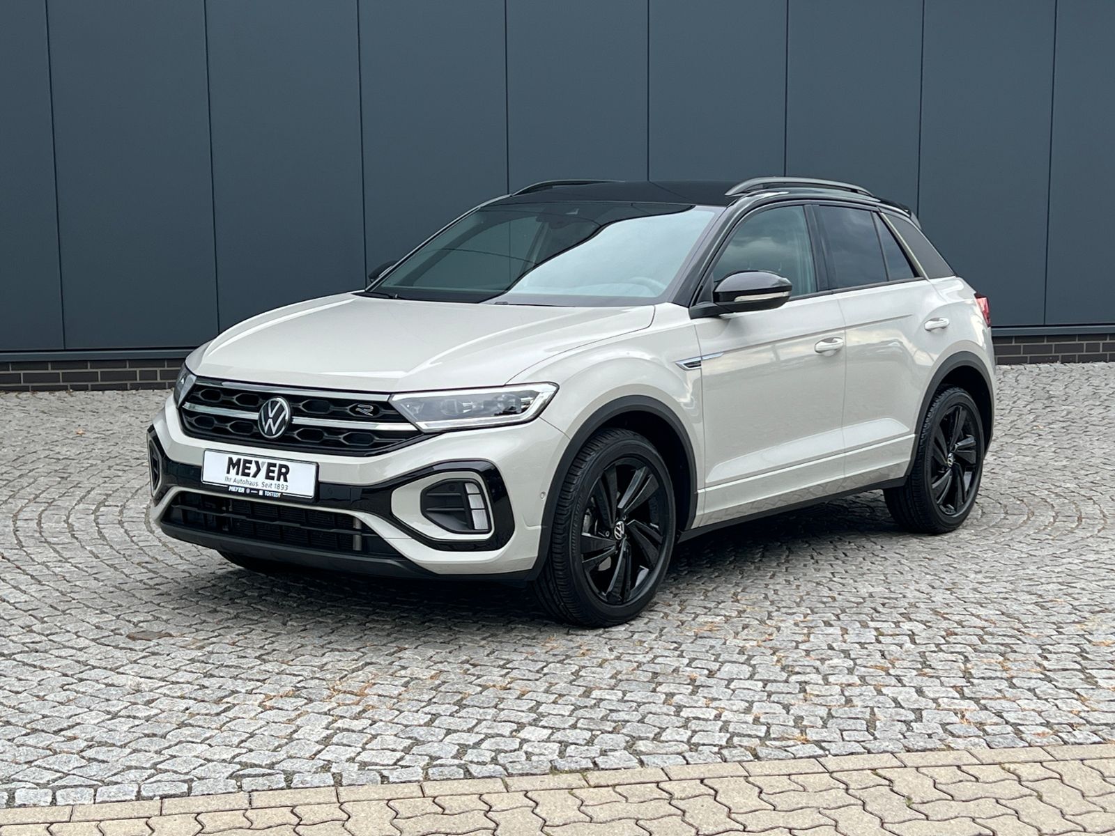 Fahrzeugabbildung Volkswagen T-Roc R-Line 1.5 TSI DSG *AHK,LED,BlackStyle,LM